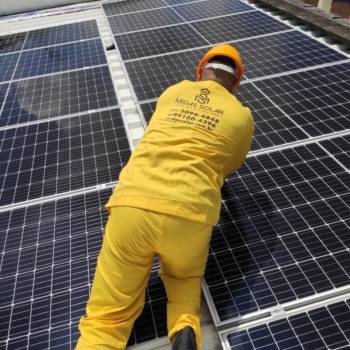 Profissionais da Midas contam com conhecimentos e equipamentos para instalar painéis solares