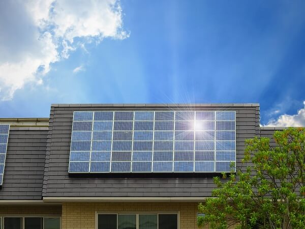 Dicas de como Economizar Energia No Verão: Invista Em Energia Solar Em Sua Casa
